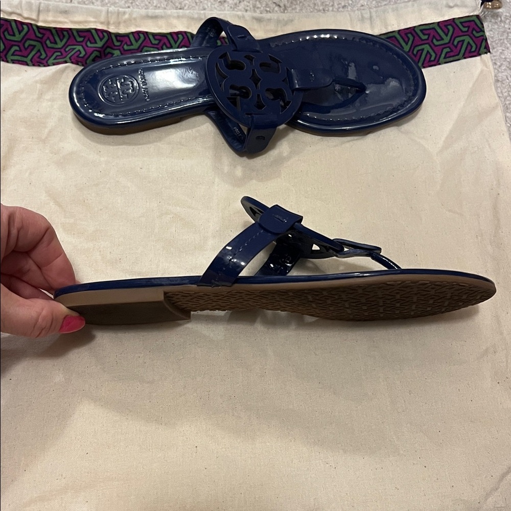 Tory Burch Miller Thong Sandal Patent Leather Bright Indigo size 6 - Picture 14 of 16
